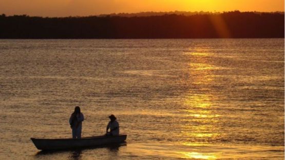 ENTARDECER NA PRAIA FLUVIAL DO JACAR&Eacute;