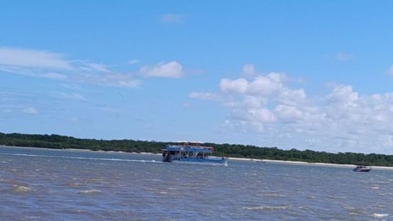 PASSEIO DE BARCO ILHA VERMELHA (SO CATAMAR&Atilde; &ndash; APENAS EM MARE BAIXA)